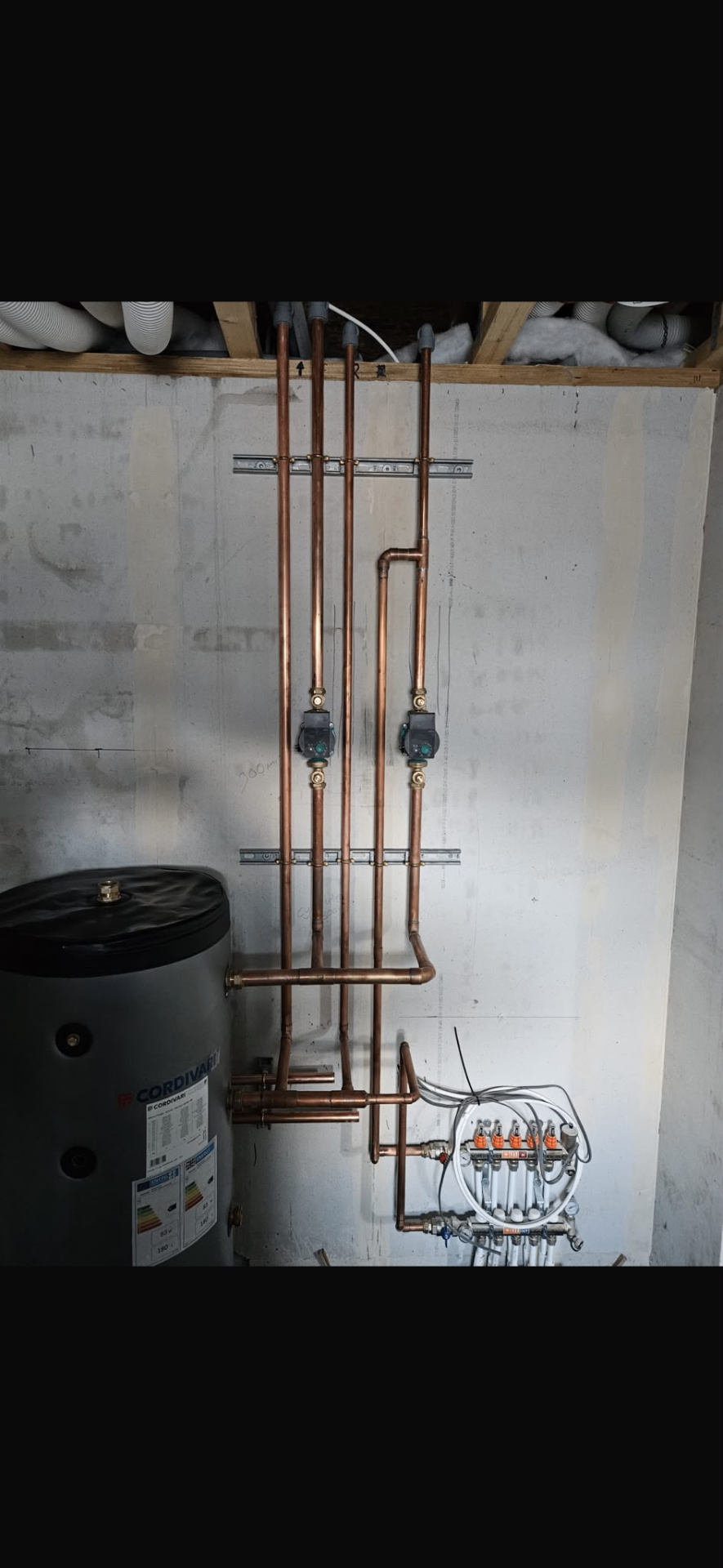 Hot water cylinder and underfloor heating manifold installation with twin circulating pumps